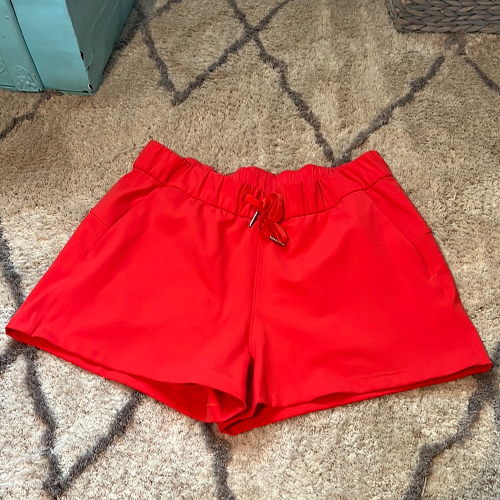 Lululemon- On The Fly Mid Rise Short
